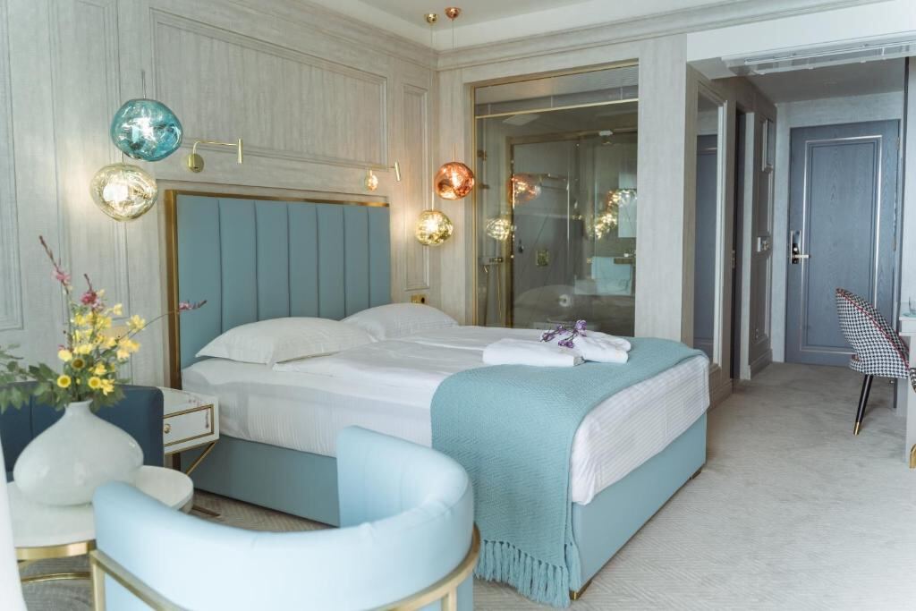Queen Room with sea view at Hotel Maris